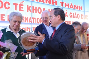 Hội nghị đầu tiên tại Trung tâm Quốc tế Khoa học và Giáo dục liên ngành