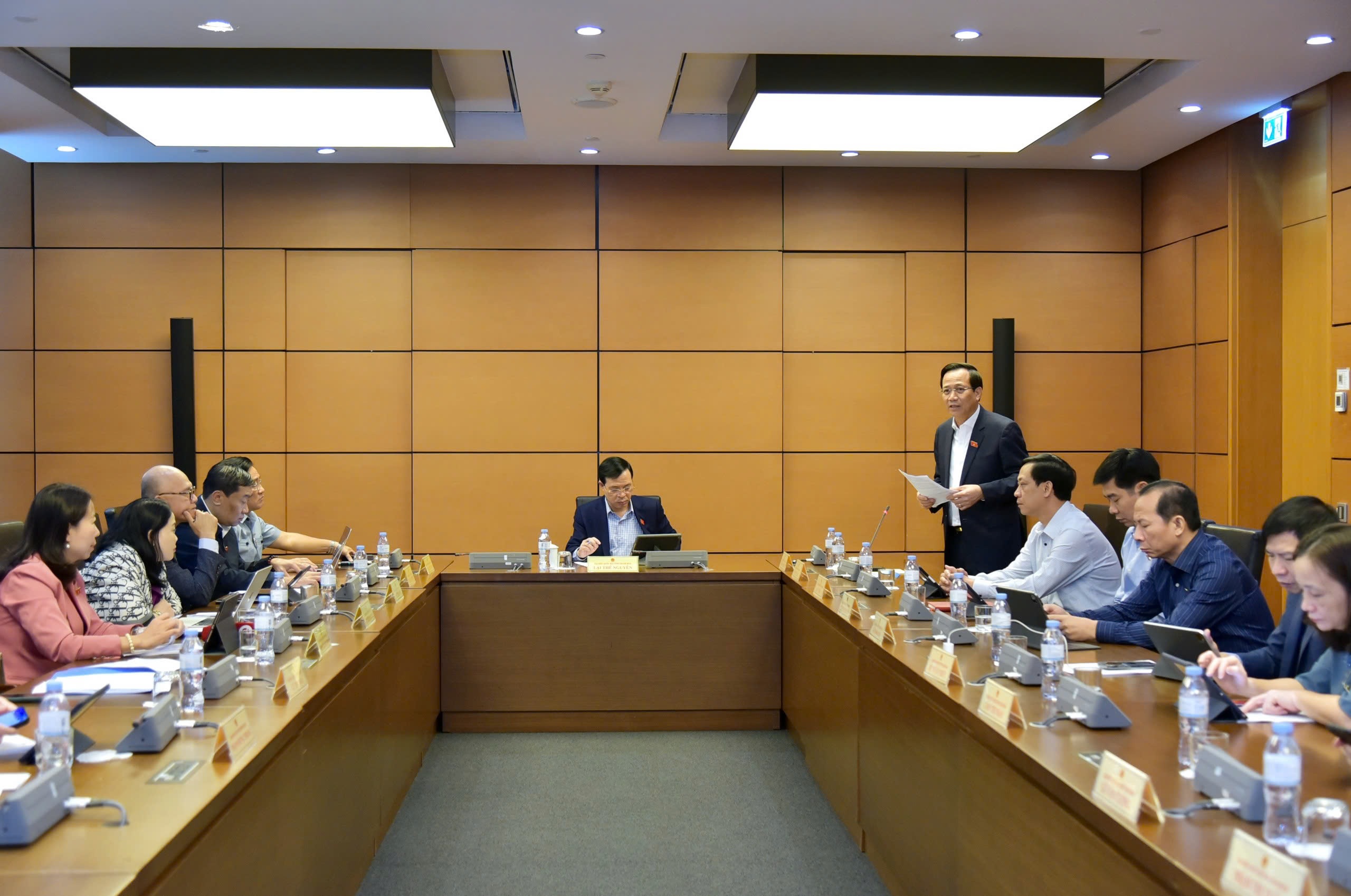 حقوق معلمان نیاز به توجه ویژه دارد تا معلمان دغدغه تدریس کلاس های فوق برنامه را نداشته باشند - 2 Lương giáo viên cần đặc biệt quan tâm để nhà giáo không phải lo dạy thêm - 2