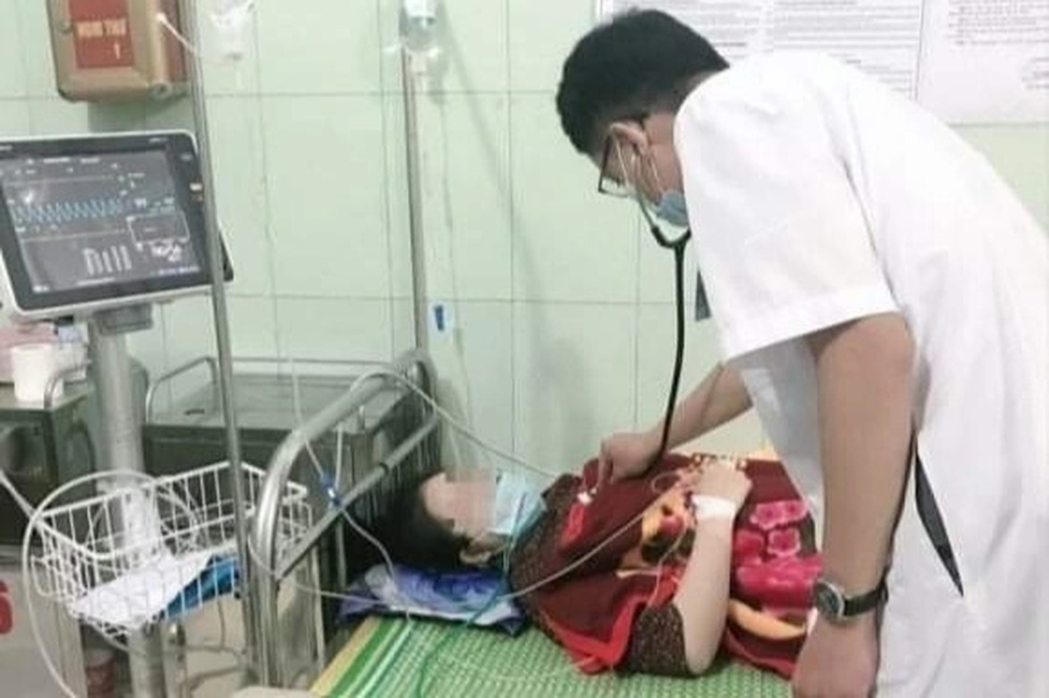 Cô gái trẻ bị sốc phản vệ sau khi ăn mì ăn liền - 1 Cô gái trẻ bị sốc phản vệ sau khi ăn mì ăn liền - 1