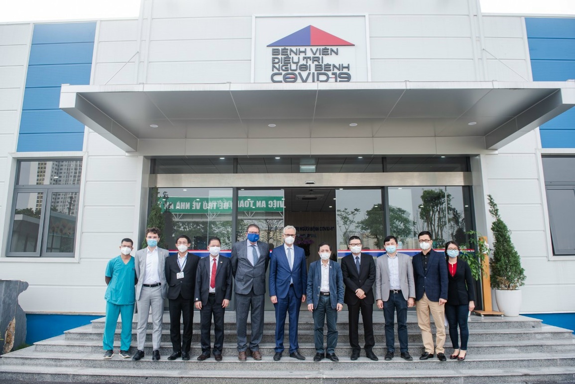 Bác sĩ Hoàng Bùi Hải: Cố gắng thêm một chút để nhiều người được hưởng lợi - 6 Bác sĩ Hoàng Bùi Hải: Cố gắng thêm một chút để nhiều người được hưởng lợi - 6