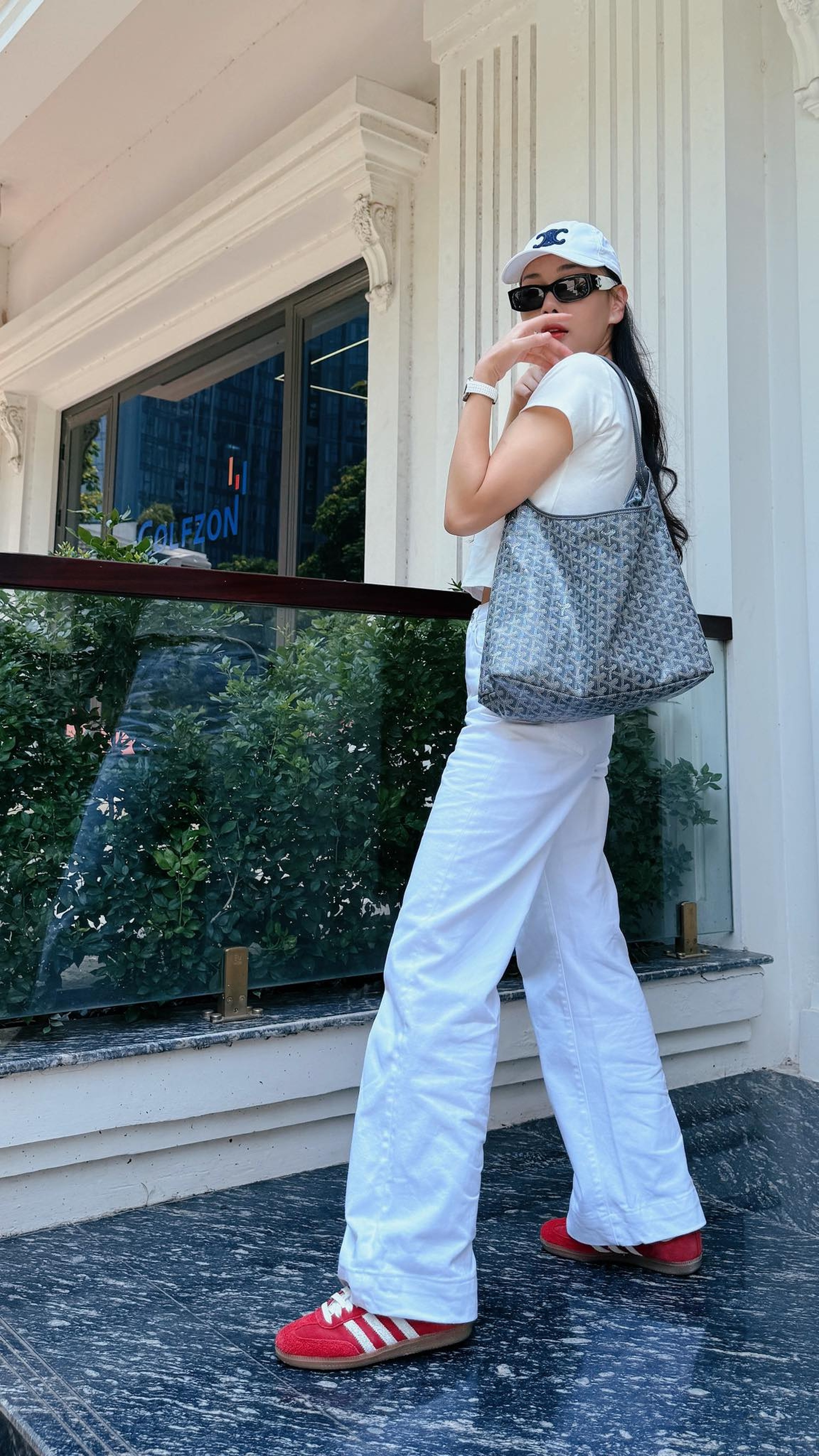 Phương Oanh diện bộ đồ giản dị giá 1,4 tỷ đồng, lộ là fan của Blackpink - 2 Phương Oanh diện bộ đồ giản dị giá 1,4 tỷ đồng, lộ là fan của Blackpink - 2