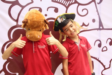 Hứng thú với ngày hội kỳ quái của học sinh “Trường nhà người ta”