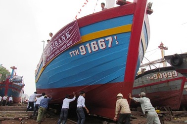 Hạ thủy tàu vỏ gỗ đầu tiên giá 7,7 tỷ đồng đóng mới bằng vốn vay ưu đãi