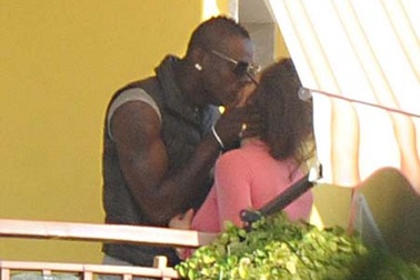 Balotelli mua nhà để làm lành với “bồ già”