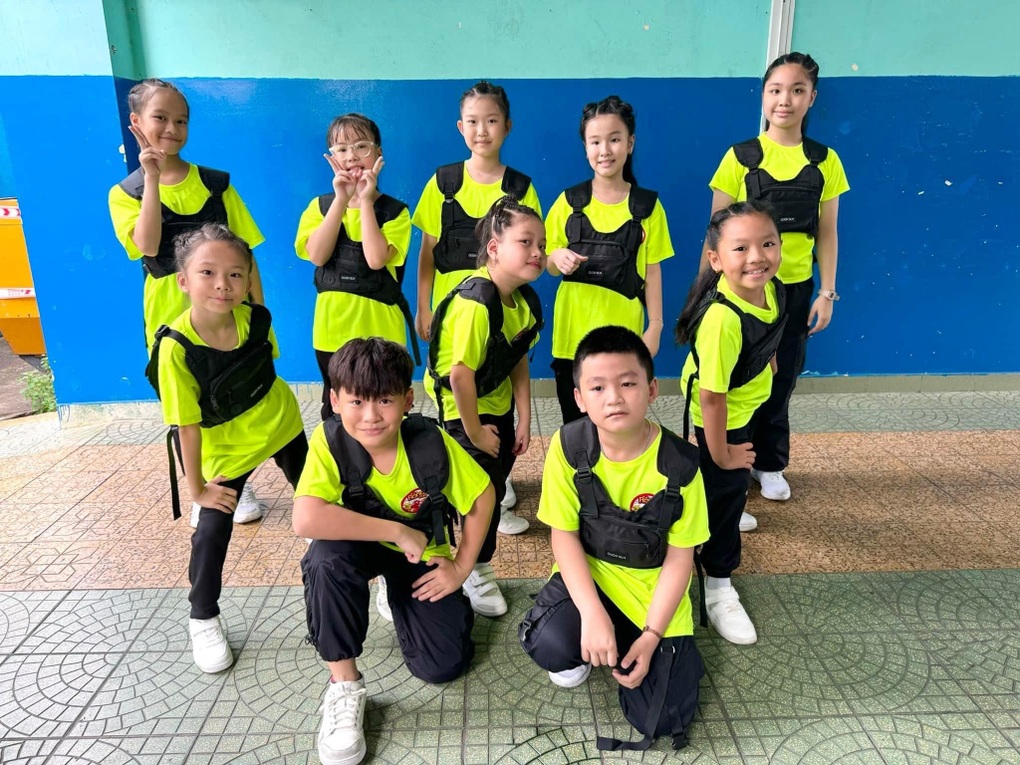Lương Gia Huy tự hào khi con trai sớm bộc lộ năng khiếu nghệ thuật - 2 Lương Gia Huy tự hào khi con trai sớm bộc lộ năng khiếu nghệ thuật - 2