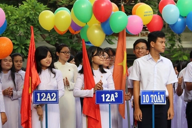 Đồng phục hàng năm, đồng phục theo mùa: Gánh nặng kinh tế của phụ huynh