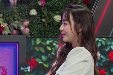 Nữ kế toán xinh đẹp "thả thính" khiến nam giám đốc hơn 12 tuổi rung động