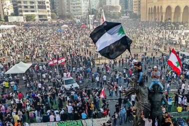 Li Băng: Biểu tình "căng như dây đàn", hai bộ trưởng từ chức sau vụ nổ