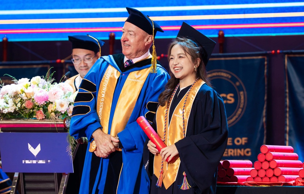 Nữ sinh xuất sắc Hà Tĩnh từng nghỉ học 2 năm, áp lực đến bật khóc - 1 Nữ sinh xuất sắc Hà Tĩnh từng nghỉ học 2 năm, áp lực đến bật khóc - 1