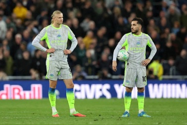 CĐV Arsenal chế giễu Man City dâng chức vô địch Premier League cho đội nhà