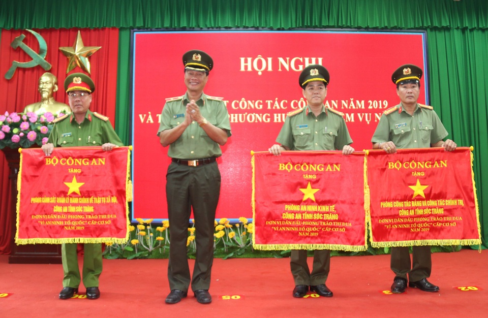 Thưởng nóng chuyên án triệt phá vụ mua bán ma túy lớn nhất từ trước đến nay - 3 Thưởng nóng chuyên án triệt phá vụ mua bán ma túy lớn nhất từ trước đến nay - 3