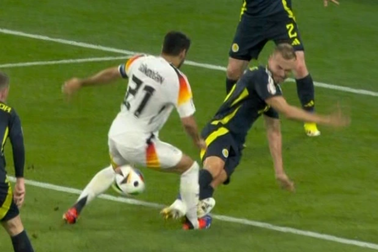 Hậu vệ Scotland bị chấm điểm 0 trong trận thua xấu hổ trước tuyển Đức