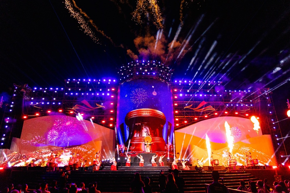 Hàng nghìn khán giả hòa trong không gian văn hóa nghệ thuật La Tiên Show - The Cội - 4 Hàng nghìn khán giả hòa trong không gian văn hóa nghệ thuật La Tiên Show - The Cội - 4