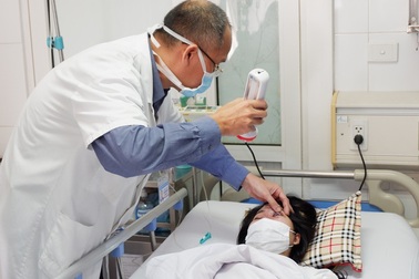 Mù mắt sau khi tiêm filler tại... tiệm làm tóc