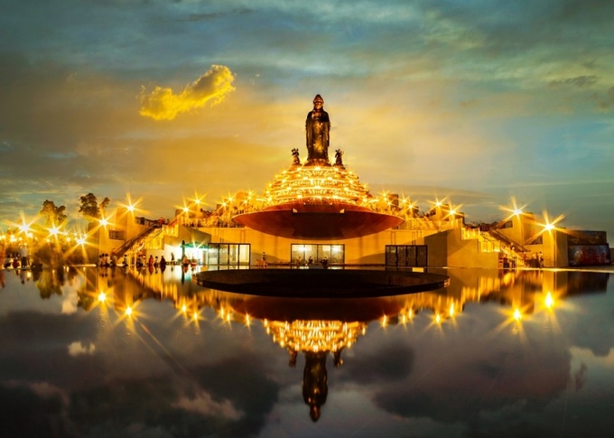 Cụm công trình tâm linh trên đỉnh núi Bà Đen (Tây Ninh)