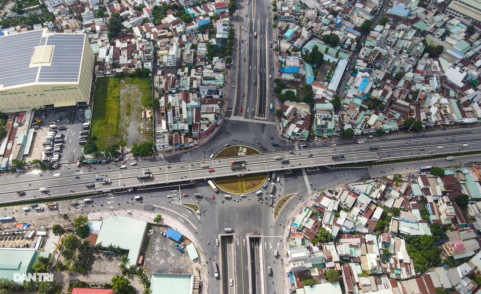 TPHCM khánh thành nút giao thông 3 tầng ở cửa ngõ Tây Bắc - 2 TPHCM khánh thành nút giao thông 3 tầng ở cửa ngõ Tây Bắc - 2