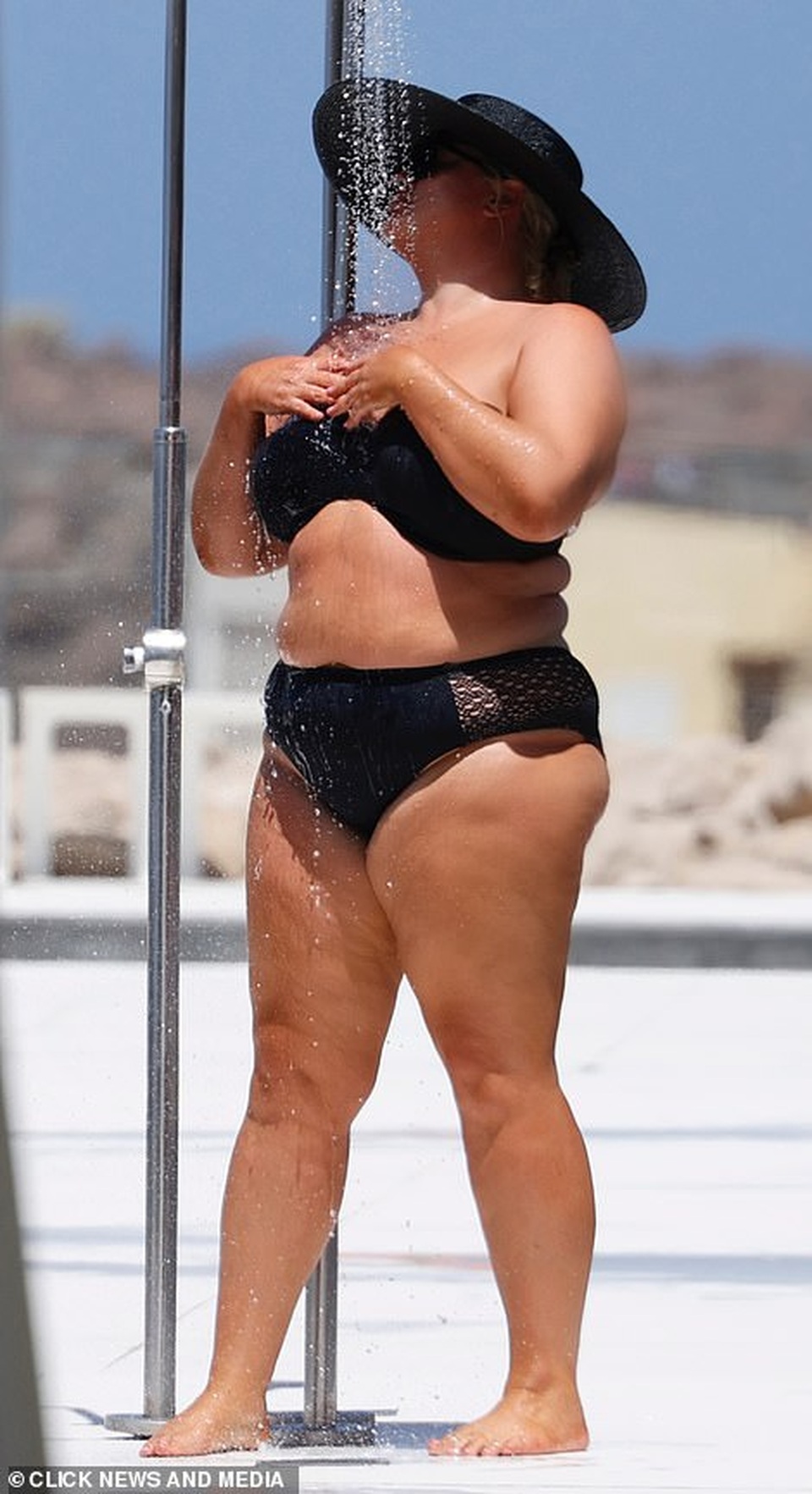 Lauren Goodger quyến rũ với áo tắm - 5 Lauren Goodger quyến rũ với áo tắm - 5