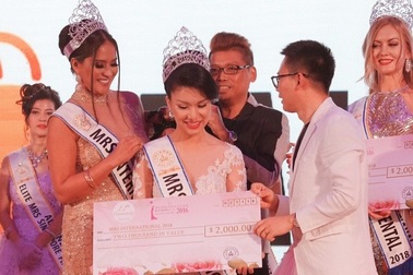 Loan Vương đăng quang Hoa hậu Quý bà Quốc tế 2018