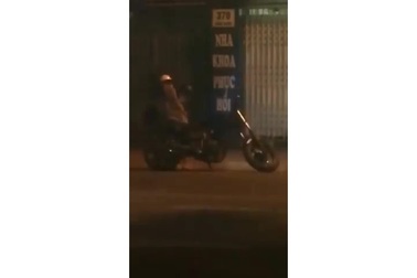 Nam thanh niên đánh bạn gái trên phố