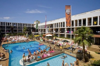 4 du khách liên tiếp tử vong tại khách sạn nổi tiếng vì... rơi từ ban công