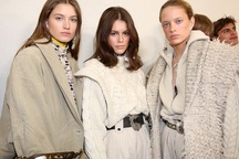 Siêu mẫu 17 tuổi Kaia Gerber ngày càng đắt show trình diễn thời trang