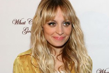 Nicole Richie khoe bụng bầu
