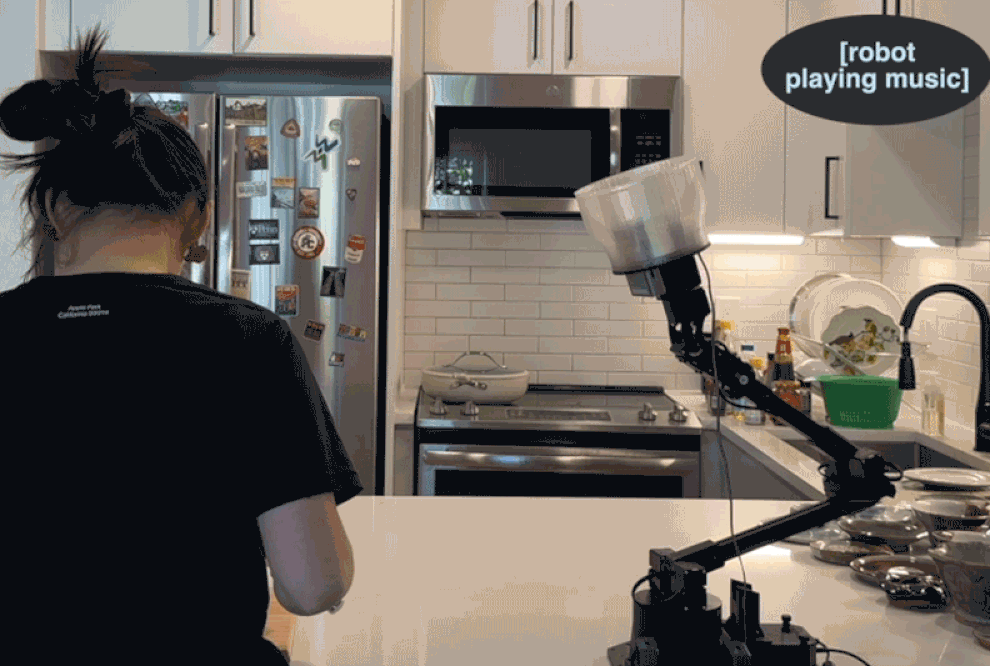 Rò rỉ hình ảnh robot để bàn có chuyển động giống người của Apple - 1 Rò rỉ hình ảnh robot để bàn có chuyển động giống người của Apple - 1