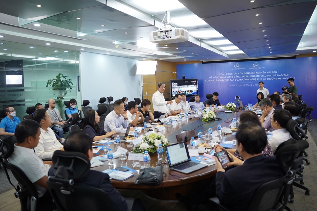 Bộ trưởng Bộ GDĐT đến thăm và làm việc với Tập đoàn Công nghệ CMC và Trường Đại học CMC - 2 Bộ trưởng Bộ GDĐT đến thăm và làm việc với Tập đoàn Công nghệ CMC và Trường Đại học CMC - 2