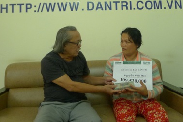 Trao hơn 109 triệu đồng đến gia đình anh Nguyễn Văn Hai