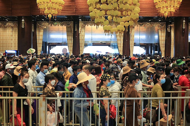 Chùa Tam Chúc bất ngờ vắng khách sau sự cố biển người cách đây 1 tuần - 6 Chùa Tam Chúc bất ngờ vắng khách sau sự cố biển người cách đây 1 tuần - 6