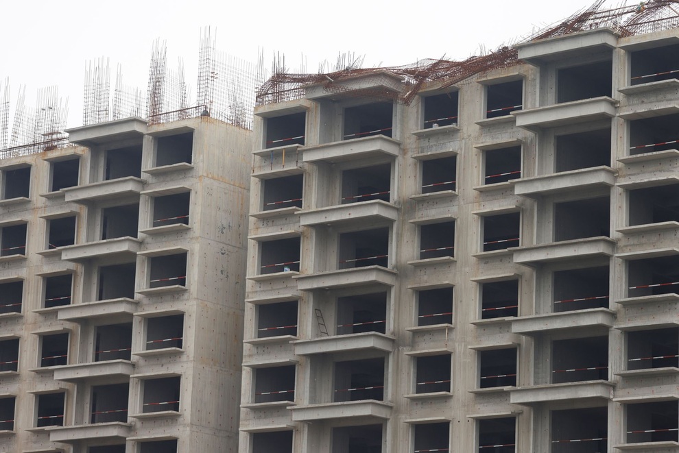 Hoang lạnh, hoen gỉ bên trong những tòa nhà xây dở của bom nợ Evergrande - 3 Hoang lạnh, hoen gỉ bên trong những tòa nhà xây dở của bom nợ Evergrande - 3