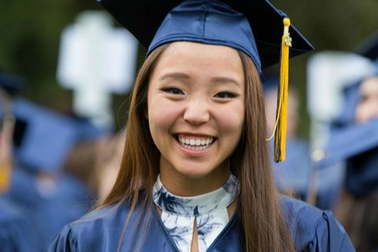 "Tôi hối hận khi phẫu thuật thẩm mỹ mắt hai mí ở tuổi 18"