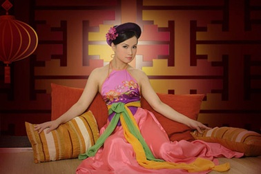 Em gái Cẩm Ly dạy hát miễn phí cho trẻ em nghèo 