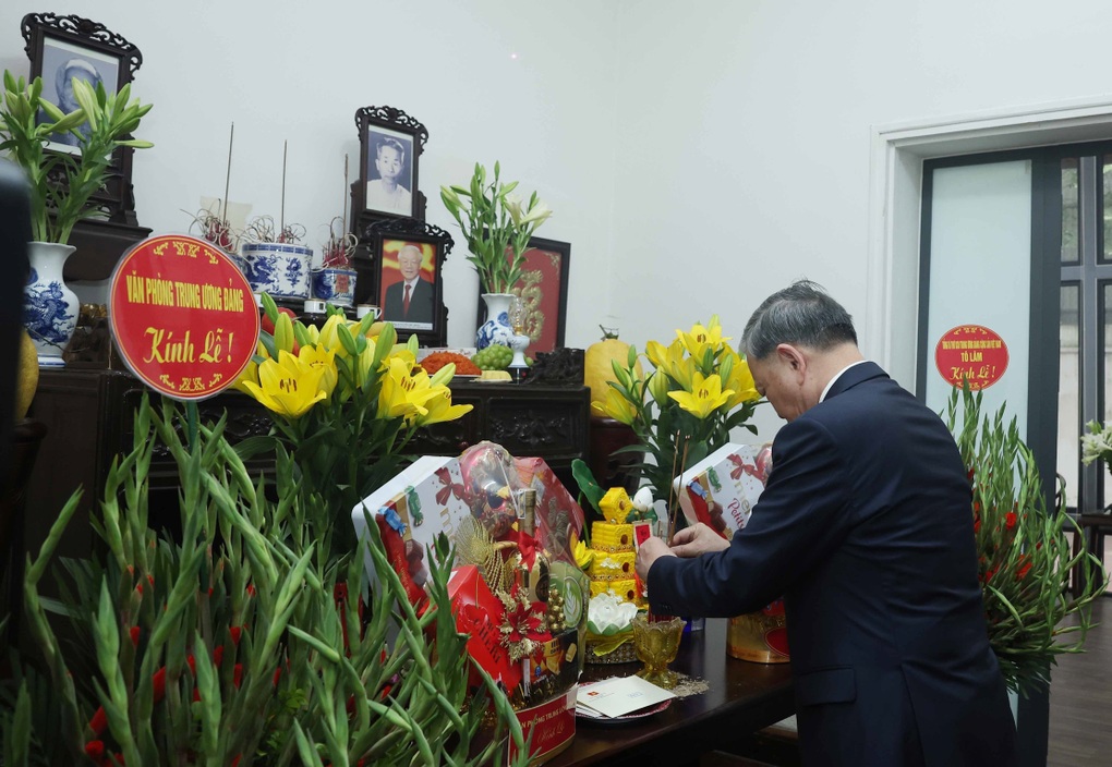 Tổng Bí thư Tô Lâm tri ân công lao của Tổng Bí thư Nguyễn Phú Trọng nhân dịp Tết - 1 Tổng Bí thư Tô Lâm tri ân công lao của Tổng Bí thư Nguyễn Phú Trọng nhân dịp Tết - 1