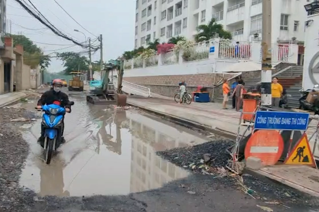 Chủ đầu tư ngó lơ khi đường ngập, căn hộ thấm nước tại chung cư ở TPHCM - 1 Chủ đầu tư ngó lơ khi đường ngập, căn hộ thấm nước tại chung cư ở TPHCM - 1