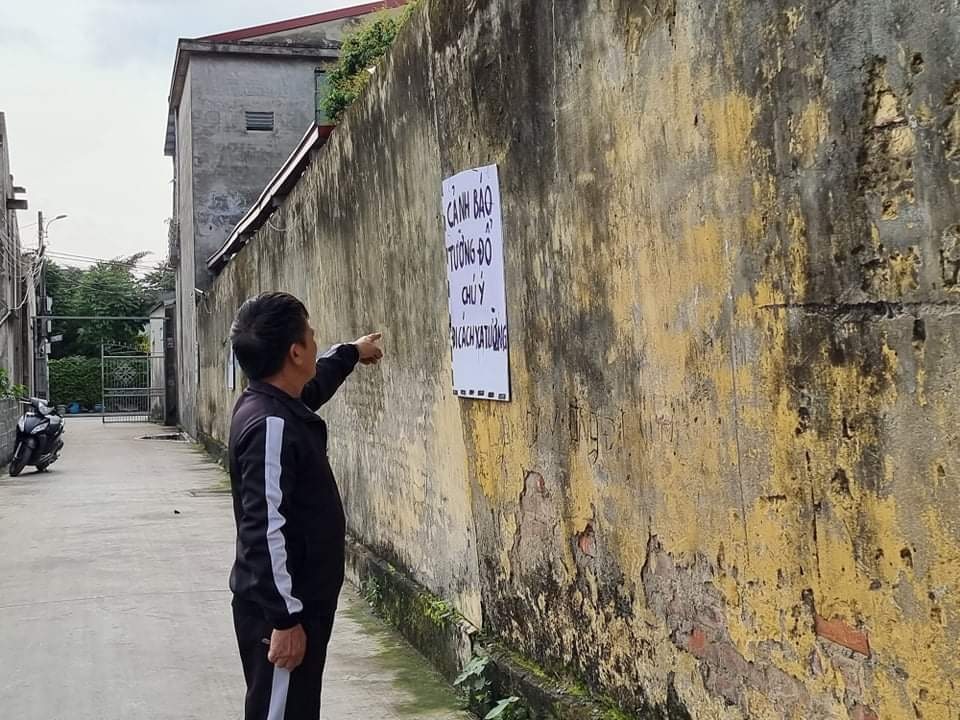 Sống thắc thỏm vì bức tường bao cao 3m của trường học Sống thắc thỏm vì bức tường bao cao 3m của trường học