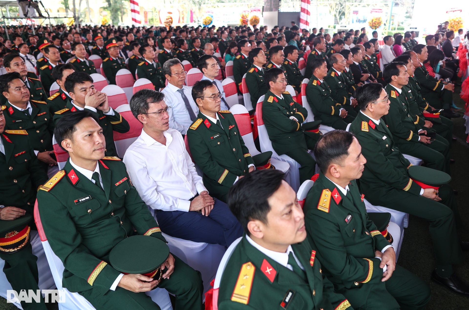 Lực lượng vũ trang TPHCM được phong tặng danh hiệu Anh hùng lần thứ 3 - 2 Lực lượng vũ trang TPHCM được phong tặng danh hiệu Anh hùng lần thứ 3 - 2