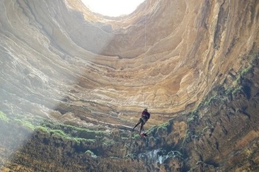 Bên dưới "giếng địa ngục" bí ẩn ở Yemen có gì?