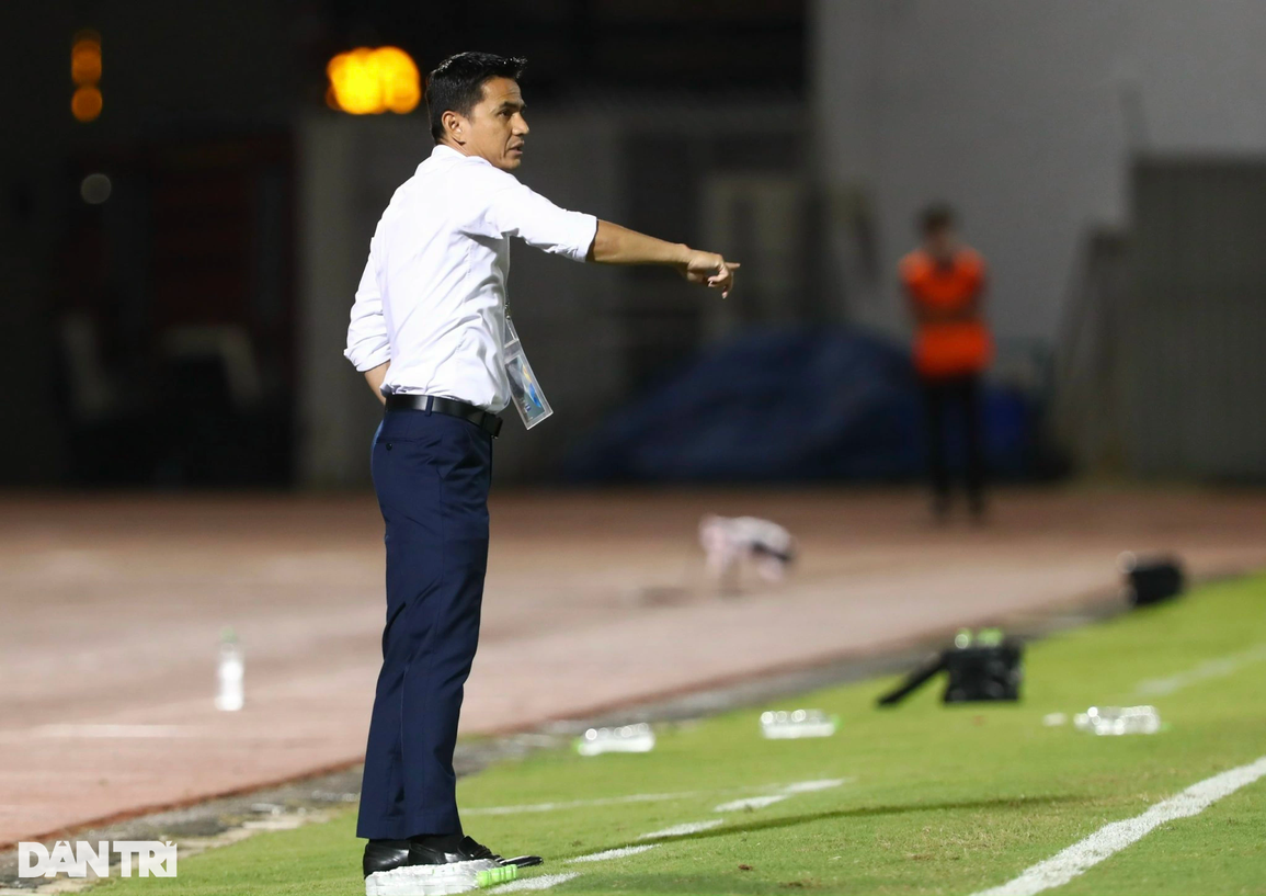 HLV Kiatisuk tuyên bố HA Gia Lai sẽ đá đẹp và có điểm trước Sydney FC - 1 HLV Kiatisuk tuyên bố HA Gia Lai sẽ đá đẹp và có điểm trước Sydney FC - 1