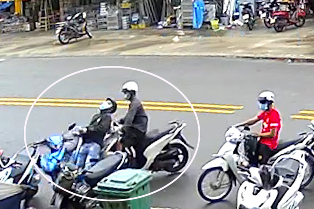 Hai kẻ trộm rút hung khí, xịt hơi cay chống trả quyết liệt người dân - 3 Hai kẻ trộm rút hung khí, xịt hơi cay chống trả quyết liệt người dân - 3