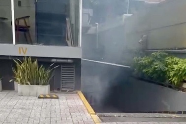 Cháy xe máy điện trong hầm giữ xe tòa nhà cao tầng ở TPHCM