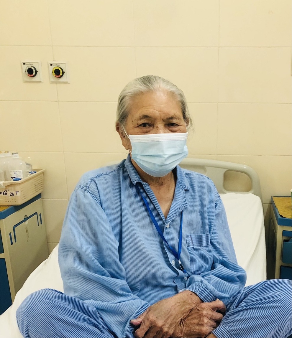 Cụ bà 91 tuổi được phẫu thuật ung thư dạ dày thành công - 2 Cụ bà 91 tuổi được phẫu thuật ung thư dạ dày thành công - 2