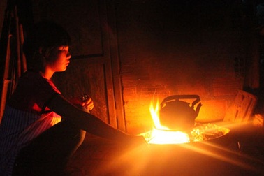 “Cô Tấm” lớp 10 ngày ngày chăm sóc cụ già người dưng  