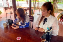 Nhân viên quán karaoke hiếp dâm bé gái 13 tuổi