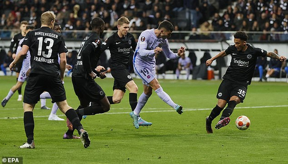 Torres ghi bàn, Barcelona hòa may mắn ở tứ kết lượt đi Europa League - 3 Torres ghi bàn, Barcelona hòa may mắn ở tứ kết lượt đi Europa League - 3
