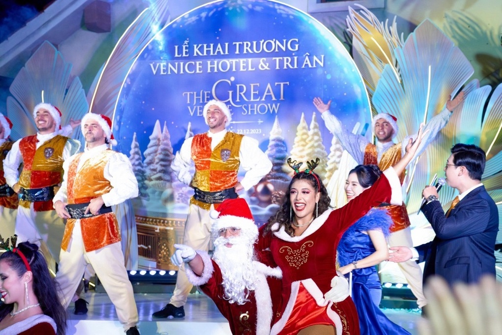 Thưởng thức âm nhạc và pháo hoa bên bờ biển Venice Hotel Phú Quốc - 3 Thưởng thức âm nhạc và pháo hoa bên bờ biển Venice Hotel Phú Quốc - 3