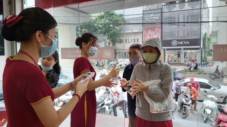 Ông bố quốc dân được con cháu tín nhiệm giao chục cây vàng đi bán - 5 Ông bố quốc dân được con cháu tín nhiệm giao chục cây vàng đi bán - 5