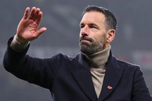 Vì sao HLV Ruben Amorim "tàn nhẫn" loại bỏ Van Nistelrooy?