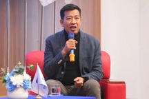 Nhiều trẻ đến trường như cuộc chạy trốn gia đình