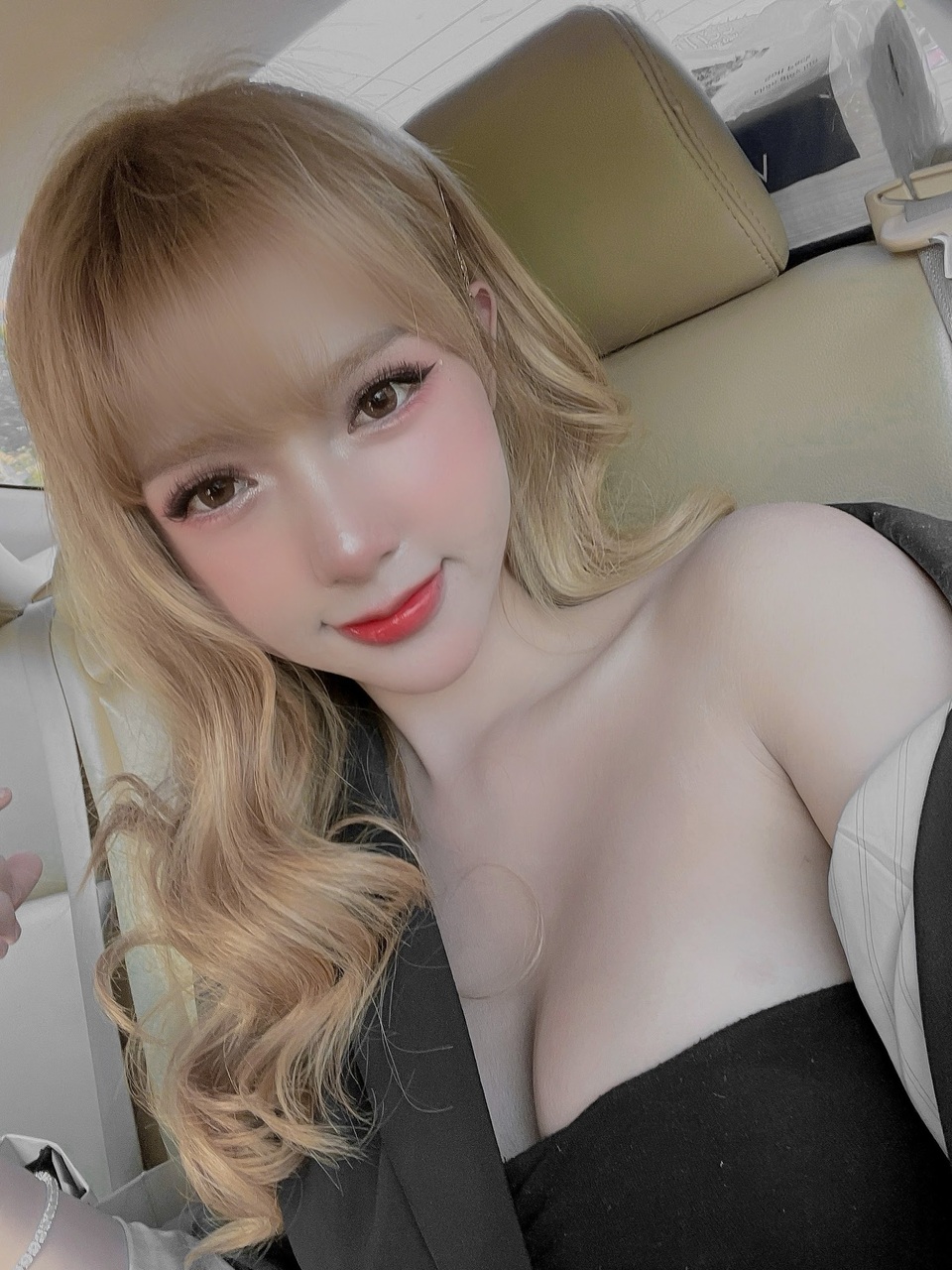 Hot girl chuyển giới xinh đẹp trải lòng: Khó tìm được tình yêu đích thực - 2 Hot girl chuyển giới xinh đẹp trải lòng: Khó tìm được tình yêu đích thực - 2
